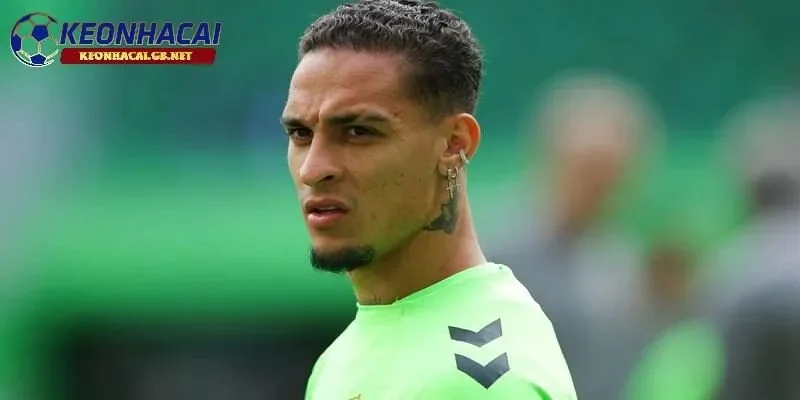 Tin tức bóng đá ngày 29/05/2025: Antony thi đấu mờ nhạt trong trận chung kết Conference League